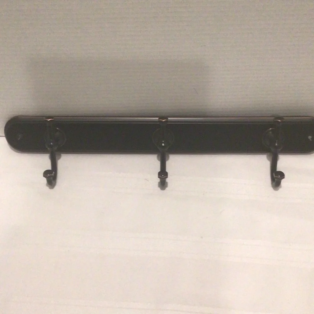 Better Homes & Garden Holbrook oil bronze hook rack with 3 hooks & screws